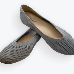 Like New - Knitted Gray Flats 7.5